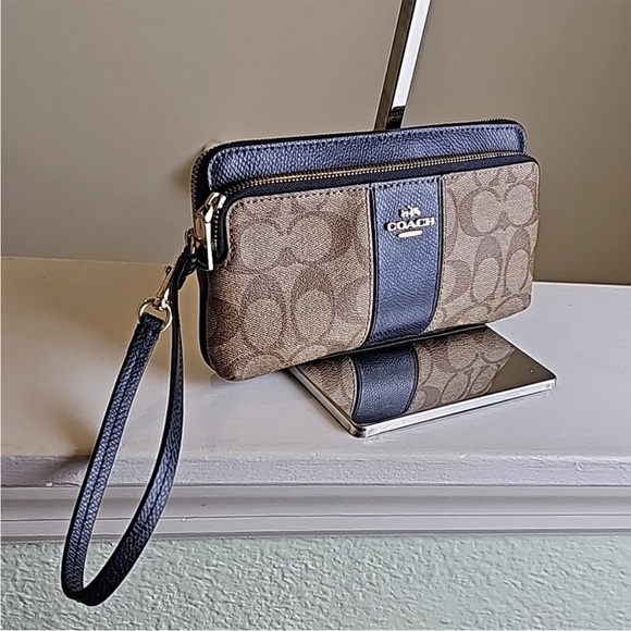 •COACH•TAN/NAVY/BROWN DOUBLE ZIP WRISTLET WALLET (LIKE NEW)SIGNATURE CANVAS LOGO - Picture 3 of 10